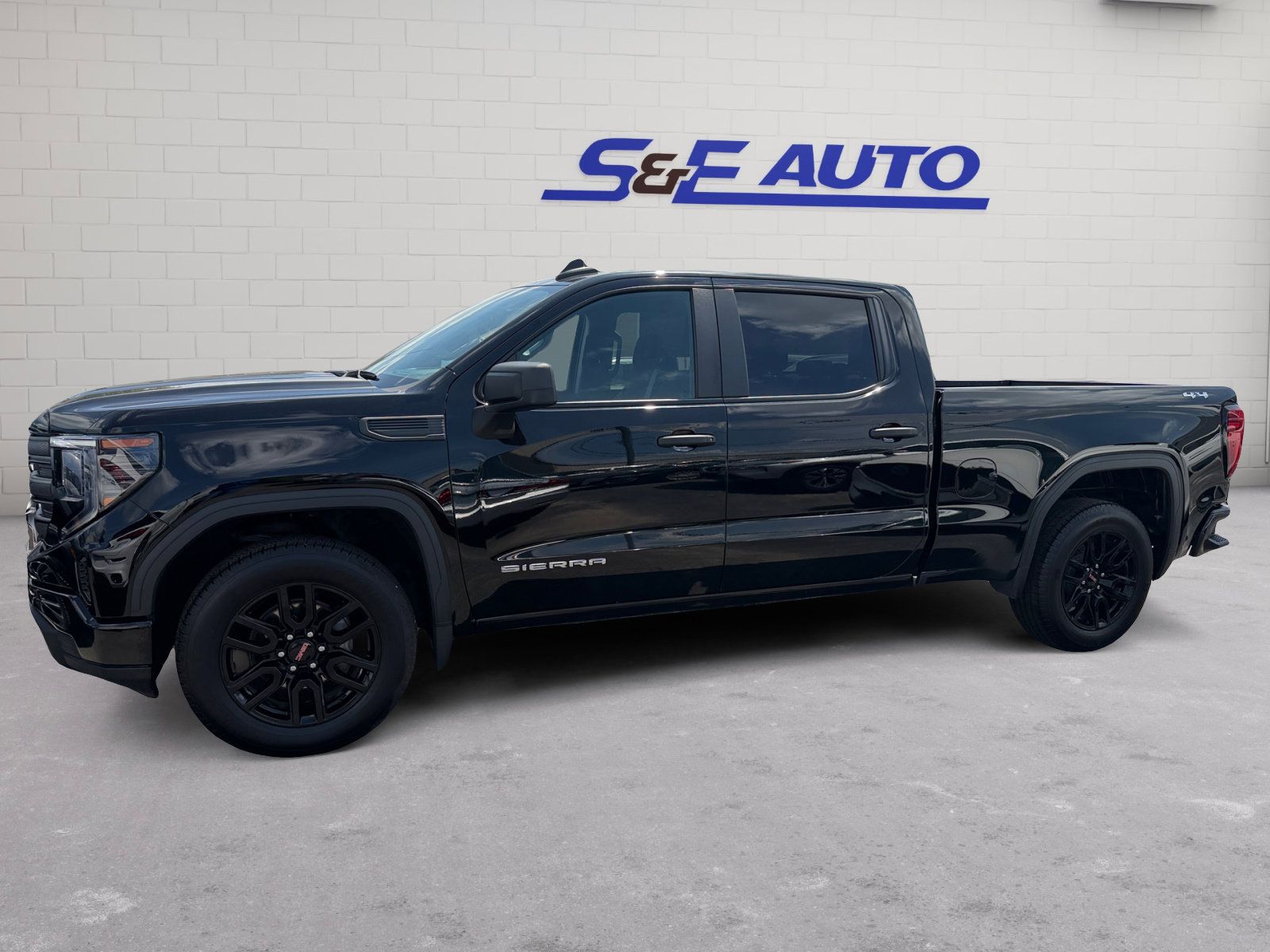 Used 2024 GMC Sierra 1500 Pro w/ Graphite Edition AWD/4WD image 2