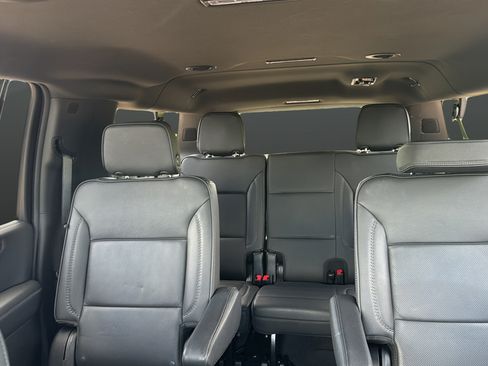 Used 2025 GMC Yukon XL Denali AWD/4WD image 12