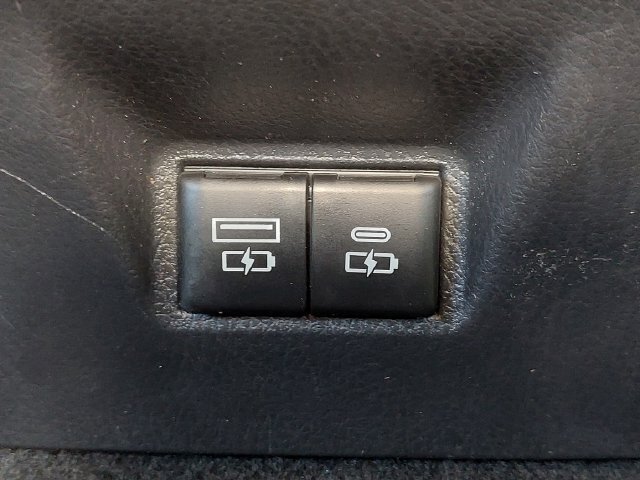 Used 2025 Toyota Camry LE FWD image 23