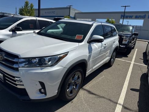 Used 2019 Toyota Highlander Limited Platinum AWD/4WD image 2