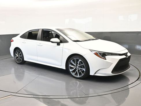 Used 2020 Toyota Corolla LE image 8