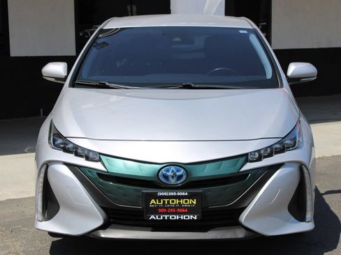 Used 2018 Toyota Prius Prime Premium FWD image 2