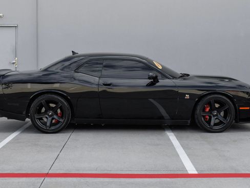 Used 2022 Dodge Challenger R/T Scat Pack w/ Plus Package RWD image 3