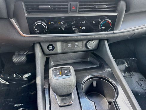 Used 2024 Nissan Rogue S FWD image 11