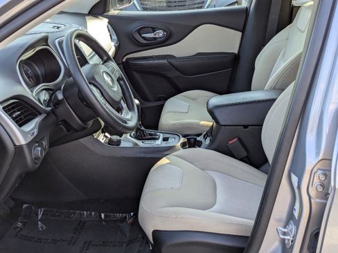 Used 2017 Jeep Cherokee Sport w/ Safety Group image 7