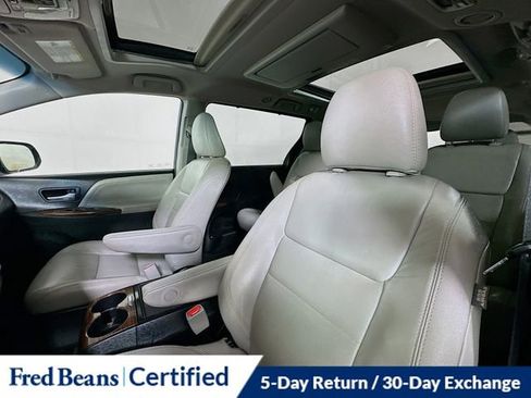 Used 2017 Toyota Sienna Limited Premium image 22