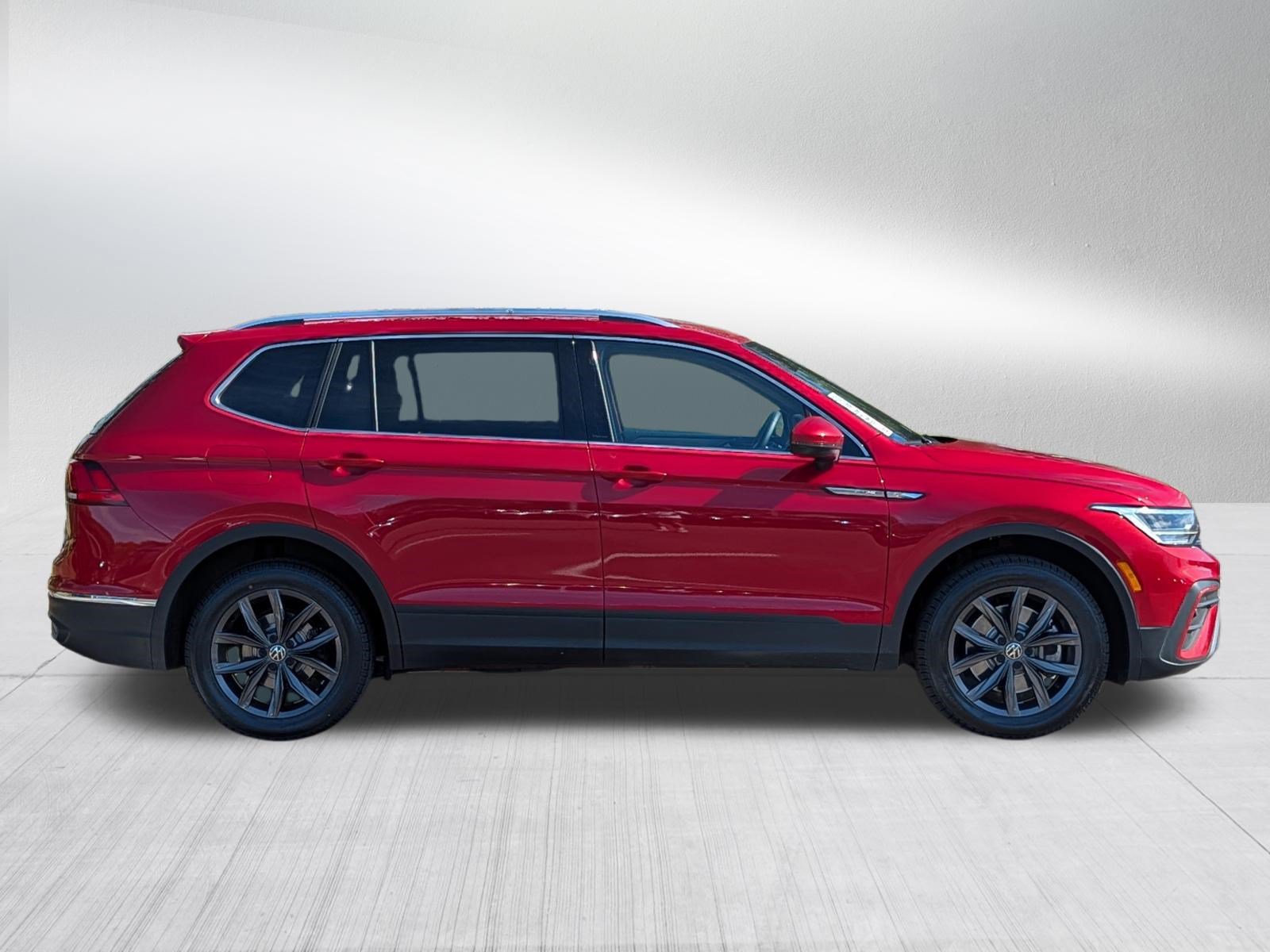 Certified 2023 Volkswagen Tiguan SE FWD image 8
