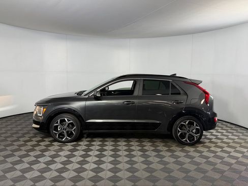 Used 2024 Kia Niro EX Touring image 11