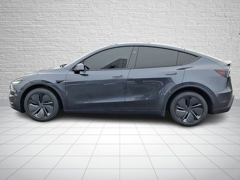 Used 2026 Tesla Model Y 2WD image 7