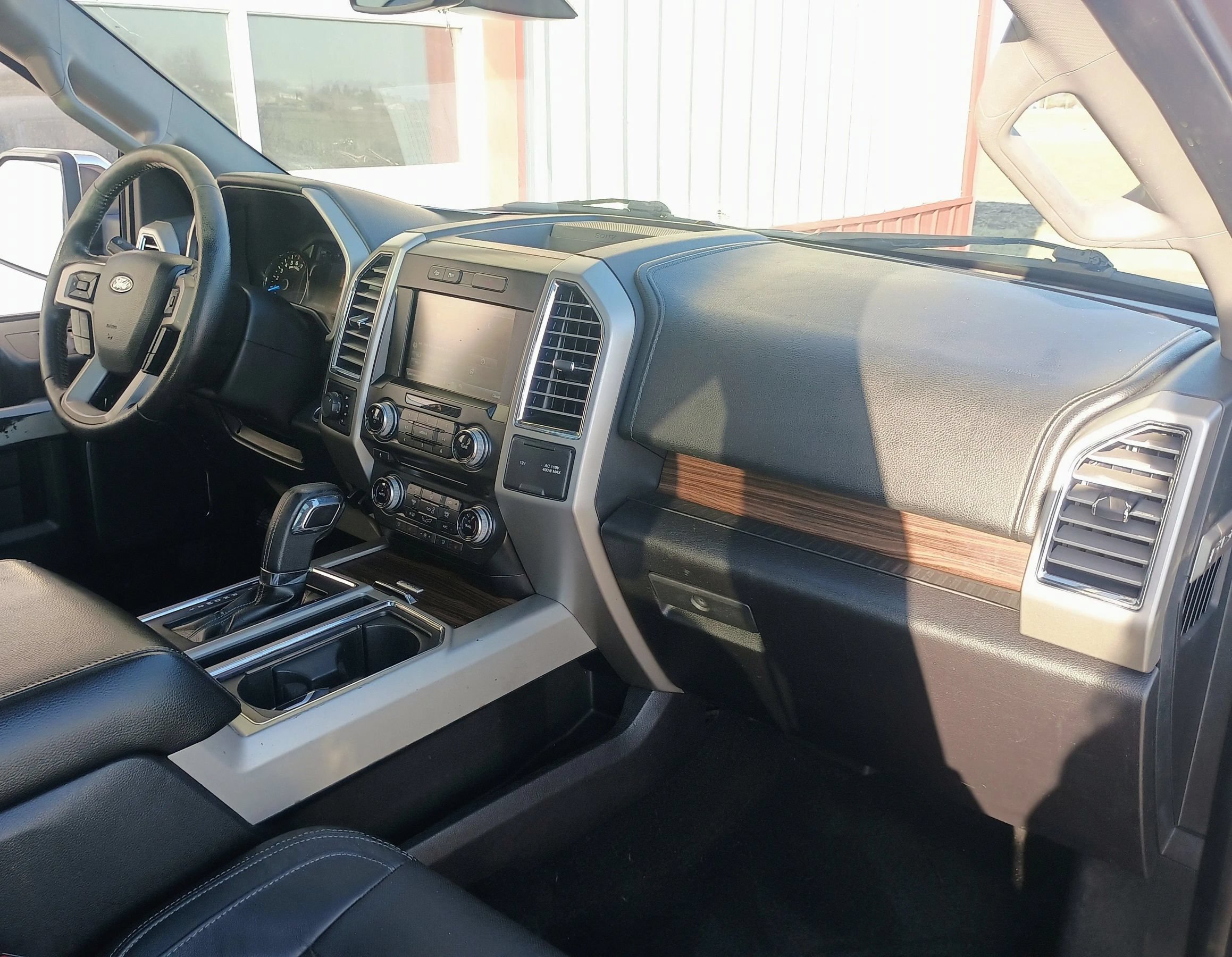 Used 2015 Ford F150 Lariat w/ Equipment Group 502A Luxury AWD/4WD image 13