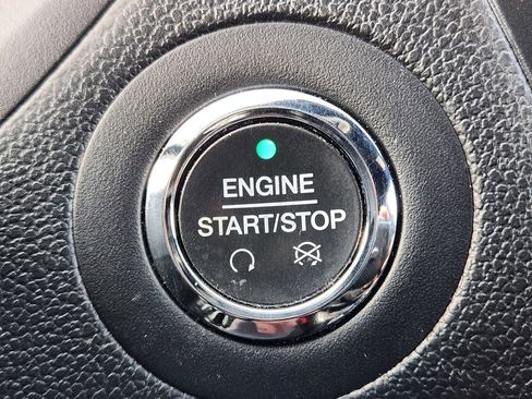 Certified 2018 Ford Explorer XLT image 29