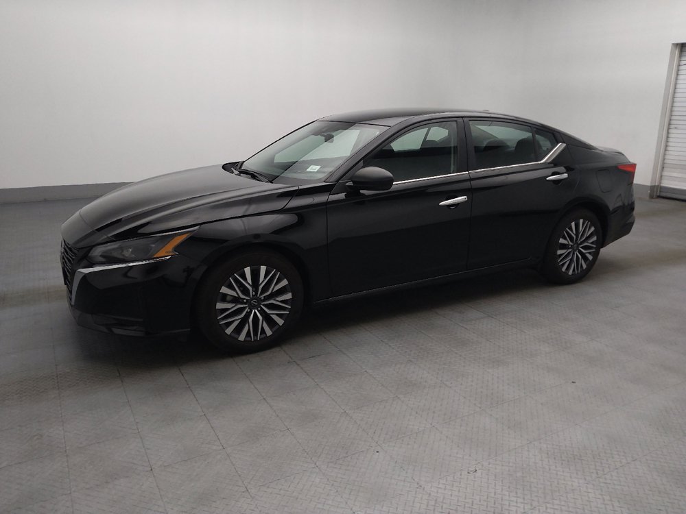Used 2025 Nissan Altima 2.5 SV FWD image 2