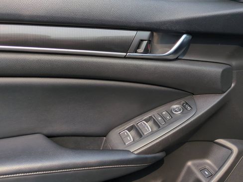 Used 2018 Honda Accord Sport image 10