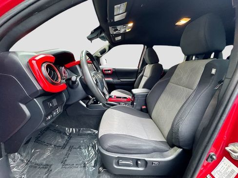 Used 2020 Toyota Tacoma TRD Off-Road image 13