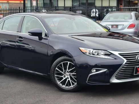 Used 2017 Lexus ES 350 w/ Navigation System Package FWD image 4
