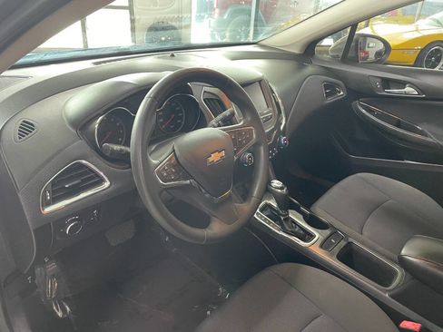 Used 2017 Chevrolet Cruze LT w/ Convenience Package image 16