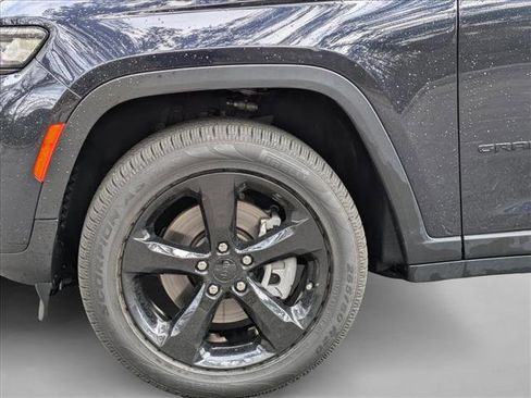Used 2024 Jeep Grand Cherokee L Limited w/ Black Appearance Package image 9