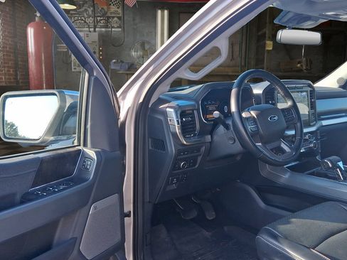 Used 2021 Ford F150 Lariat w/ Equipment Group 502A High AWD/4WD image 17