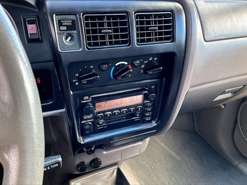 Used 2003 Toyota Tacoma 4x4 Xtracab image 10