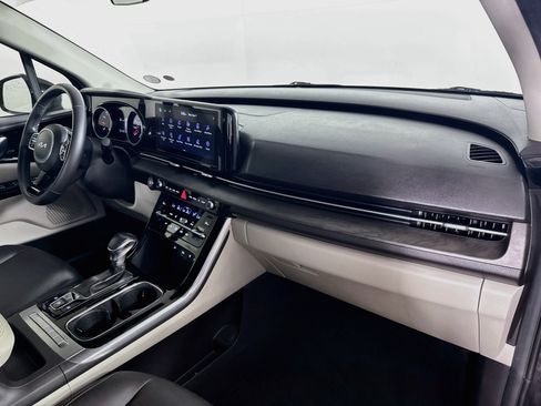 Used 2023 Kia Carnival EX FWD image 38