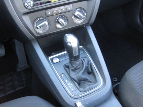 Used 2016 Volkswagen Jetta SE FWD image 30