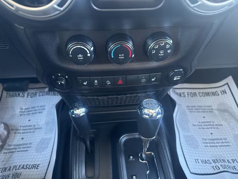 Used 2018 Jeep Wrangler Unlimited Rubicon w/ Cold Weather Group image 16