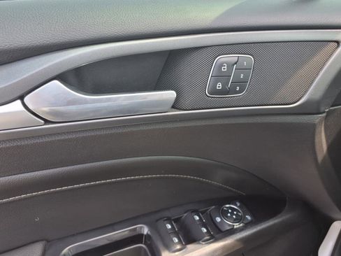 Used 2014 Ford Fusion Titanium image 11