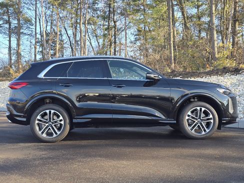 Certified 2025 Audi Q5 Premium w/ Convenience Package image 7