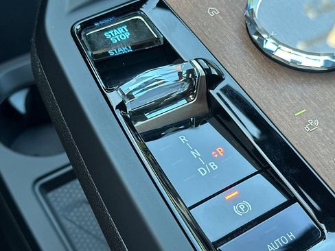 Certified 2023 BMW iX xDrive50 w/ Premium Package AWD/4WD image 17