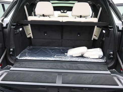 New 2026 BMW X7 xDrive40i w/ M Sport Package AWD/4WD image 17