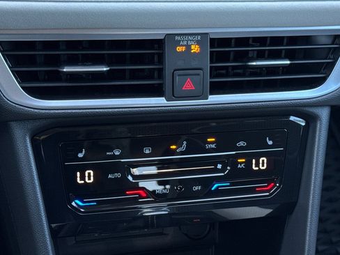 New 2025 Volkswagen Taos SE image 18