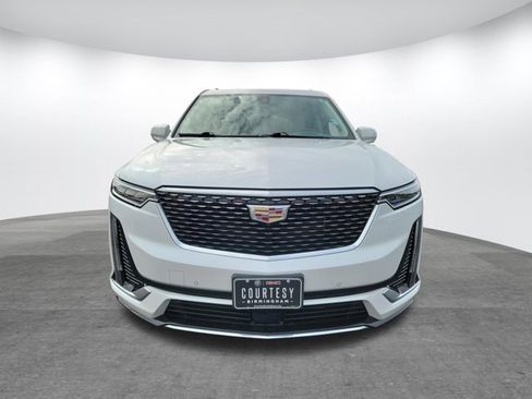 Used 2022 Cadillac XT6 Premium Luxury w/ Technology Package image 2