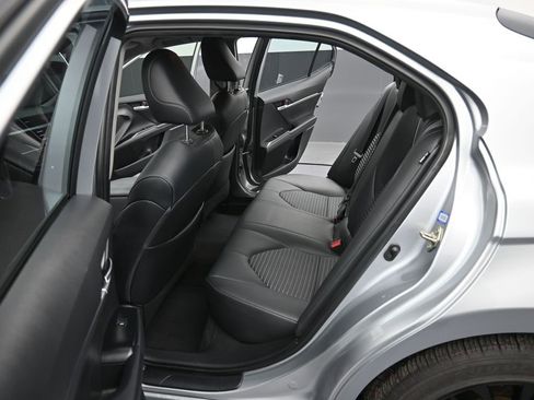 Used 2019 Toyota Camry SE image 7