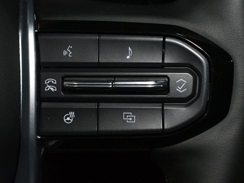 Used 2025 Chevrolet Colorado ZR2 w/ Technology Package AWD/4WD image 28