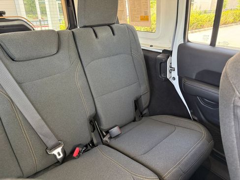 Used 2025 Jeep Wrangler Unlimited Sahara AWD/4WD image 37