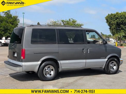 Used 2000 Chevrolet Astro Passenger RWD image 2