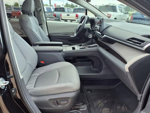 Certified 2024 Toyota Sienna XLE image 11
