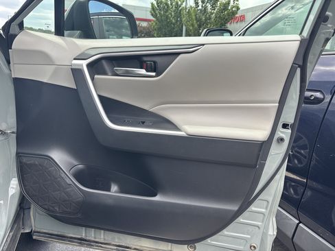 Used 2022 Toyota RAV4 XLE Premium AWD/4WD image 26