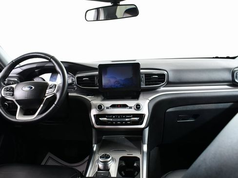 Used 2023 Ford Explorer XLT w/ Equipment Group 202A image 7