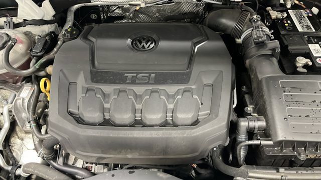 Used 2021 Volkswagen Tiguan SEL AWD/4WD image 27