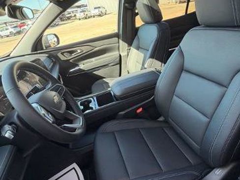 New 2026 Chevrolet Traverse LT w/ Sun and Wheel Package FWD image 11