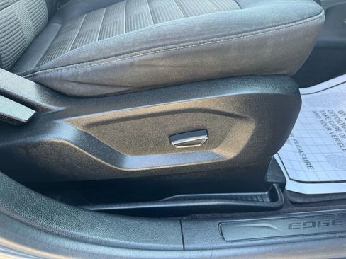 Used 2019 Ford Edge SEL image 39