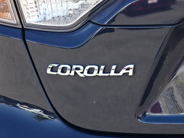 Used 2023 Toyota Corolla SE w/ Carpet Mat Package (TMS) FWD image 10
