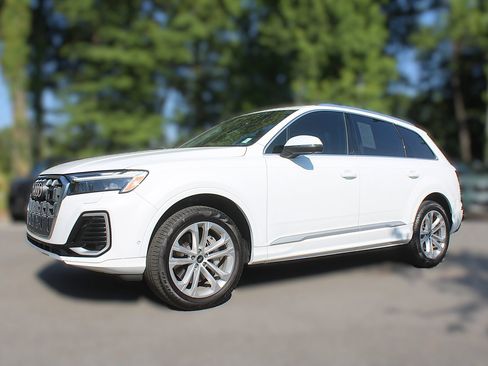 Used 2025 Audi Q7 3.0T Premium AWD/4WD image 3