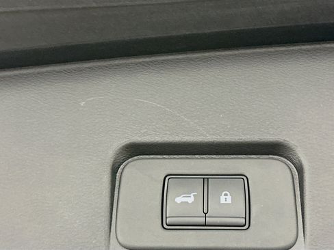 Used 2025 Nissan Rogue SV image 30