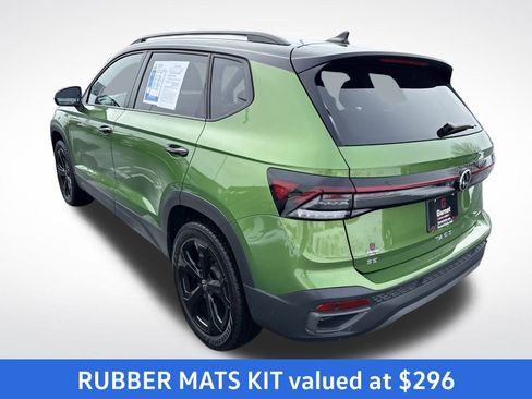 Certified 2025 Volkswagen Taos SE image 3