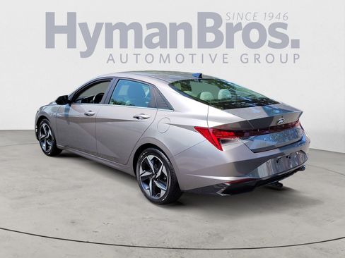Used 2023 Hyundai Elantra Limited w/ Cargo Package FWD image 5