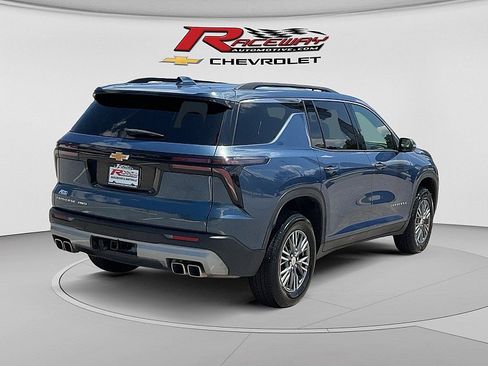 Used 2025 Chevrolet Traverse LT AWD/4WD image 5