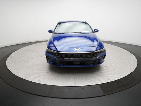 Used 2025 Hyundai Elantra Limited image 11