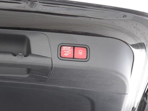 Used 2023 Mercedes-Benz GLB 250 image 30